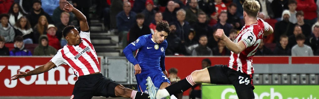 梅西与C罗：两个时代的对决，谁才是足球历史的绝对王者？