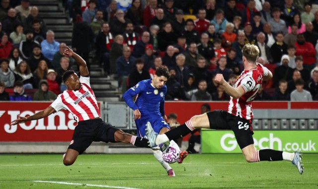 梅西与C罗：两个时代的对决，谁才是足球历史的绝对王者？