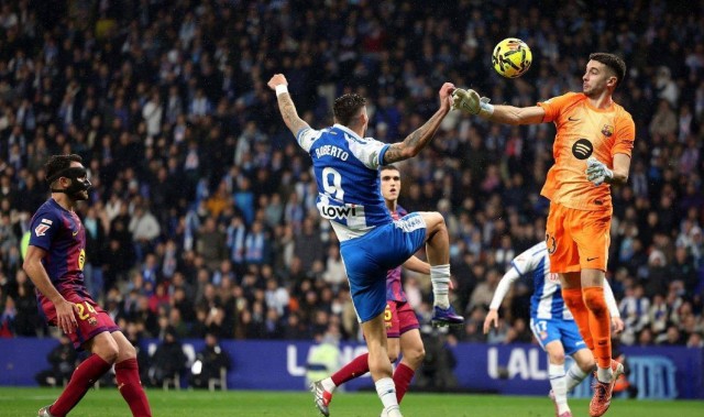 西甲争四全乱套了，随着巴萨2-0稳住榜首，西甲最新积分榜出炉，黄潜客场逆转升第三