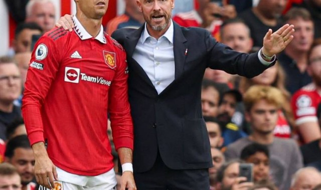 前曼联助教曝C罗离队内幕：滕哈赫铁腕管理，C罗拒绝参与高位逼抢