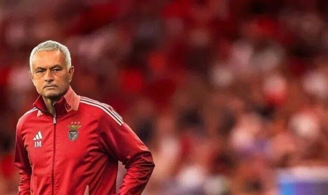 突然发现穆里尼奥接了个大活儿——欧冠第一阶段本菲卡余下的7轮，堪称全欧第一魔鬼赛程