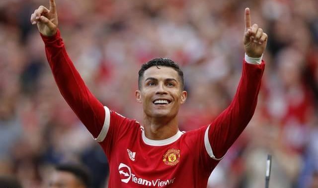 冰释前嫌？曼联官方祝贺C罗41岁生日快乐！4年前，曼联曾解约C罗