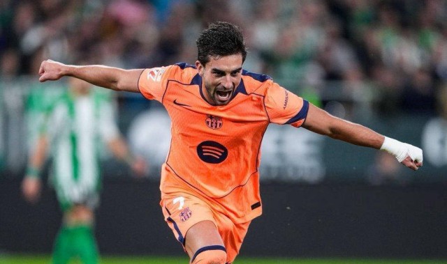 巴萨连进五球逆转取胜，悍将戴帽助力豪取西甲六连胜稳守榜首