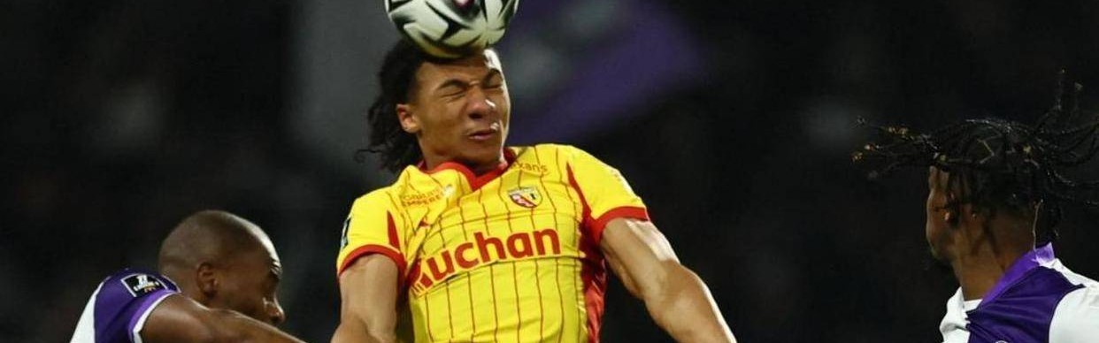 逆袭大黑马出炉：获得8连胜，碾压大巴黎，排名法甲稳居第一