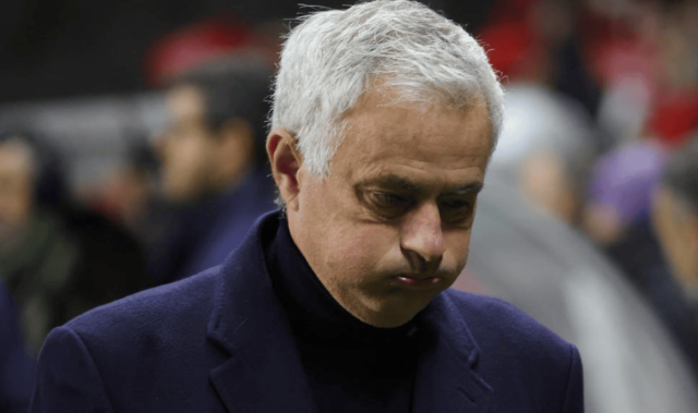 1-2！1-3！足坛疯狂一夜，切尔西倒下，穆帅出局，曼城又掉链子