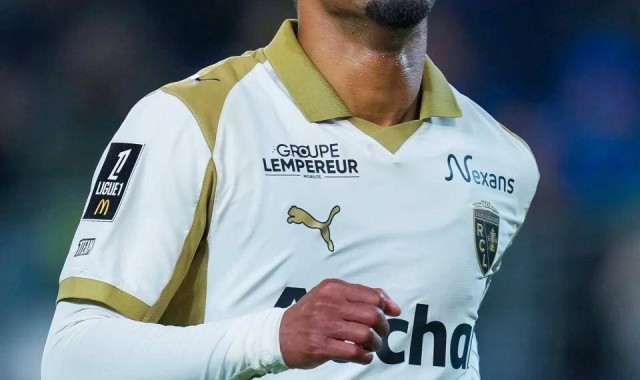 一场5-0，让法甲榜首易主！大黑马一路狂飙，大巴黎又被挤下王座，身价相差11倍