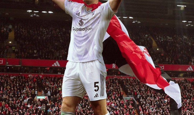 曼联续约马奎尔谈判细节揭秘！拉爵欲8万周薪签1年，马队降薪有底线