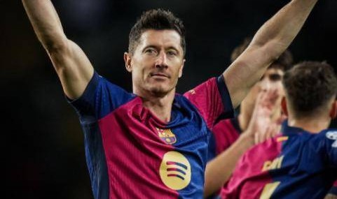 西甲联赛榜出炉！3-1巴萨逆转马竞，此番一战踢出冠军相